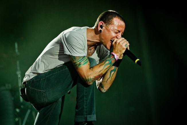 Chester Bennington, solistul trupei Linkin Park, s-a sinucis
