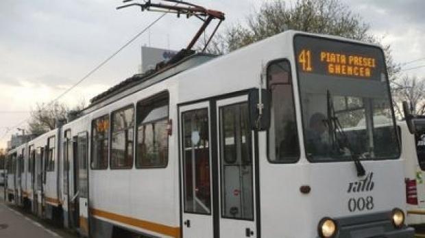 Veşti proaste! Blocaj pe linia tramvaiului 41 după ce un cablu de tensiune a căzut între Prelungirea Ghencea şi Braşov.