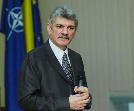 Iohannis l-a trecut în rezervă pe şeful STS, Marcel Opriş
