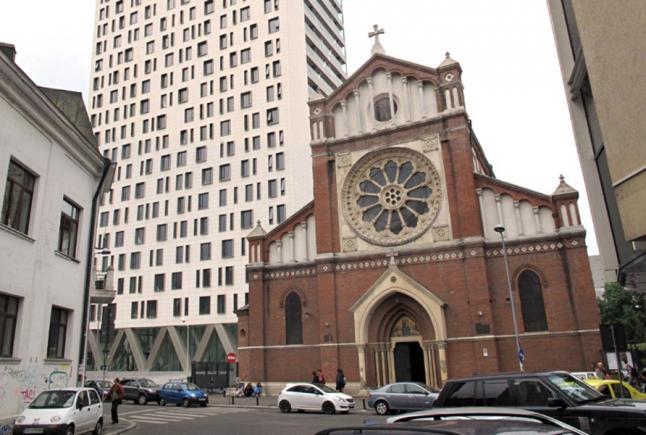 ARCB cere demiterea ministrului Culturii, deoarece susține, în afara legii, menținerea clădirii Cathedrala Plaza