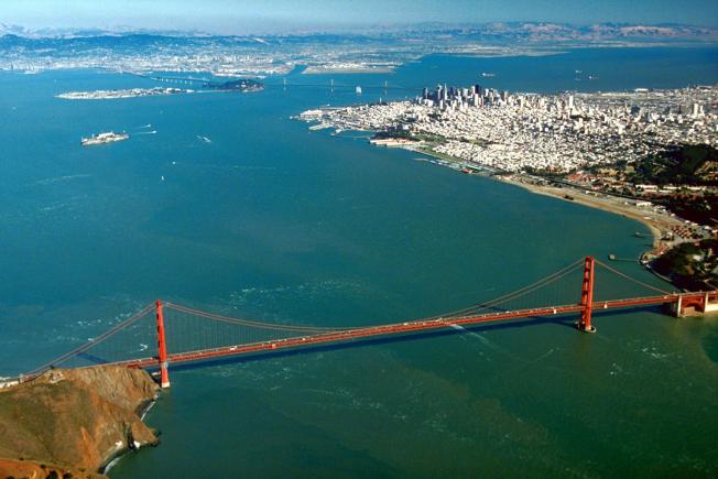 Cinci mari companii petroliere, date în judecată de oraşele San Francisco şi Oackland