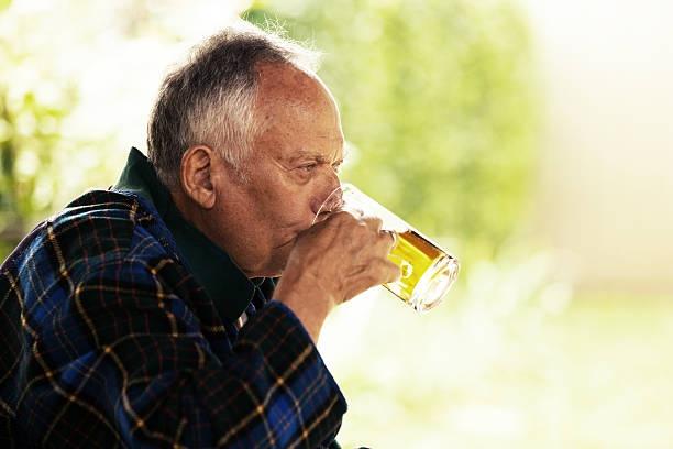Alcoolul şi vârsta, o combinaţie riscantă
