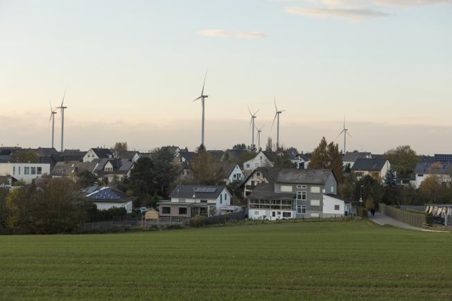Germania: Viaţa la ţară, cu panouri solare şi biomasă. Noi suntem tranziţia energetică, nu avem nevoie de Putin!