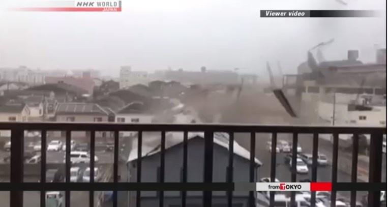 Zece morţi, sute de răniţi, haos pe aeroportul din Osaka, nenumărate pagube materiale. Taifunul Jebi loveşte Japonia