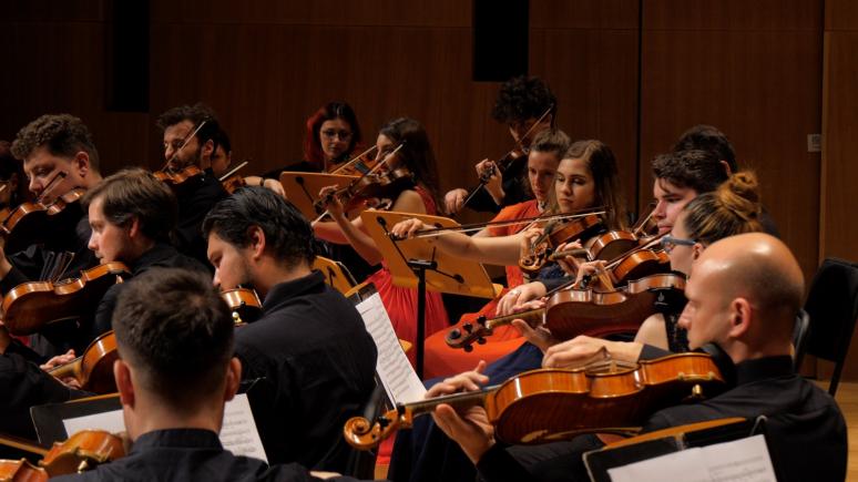 Concerte la Iaşi şi Bucureşti cu Orchestra Română de Tineret condusă de concertmaestrul Rafael Butaru