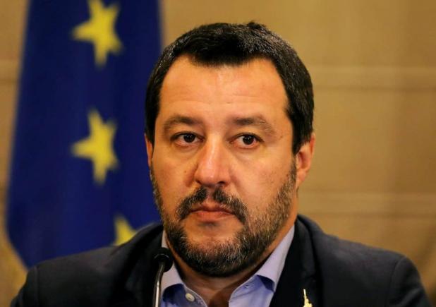 Un jurnalist de la postul public de televiziune italian l-a invitat pe Salvini să se sinucidă