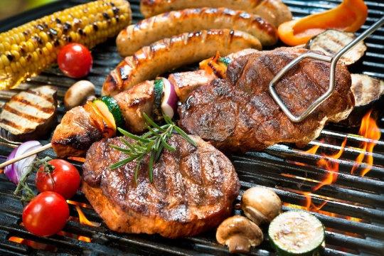 Consumul de carne roşie şi procesată nu este dăunător pentru sănătatea oamenilor, conform unui nou studiu
