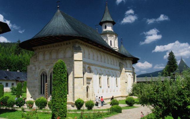 Fabuloasa Românie. Istoria şi legendele mănăstirii Putna