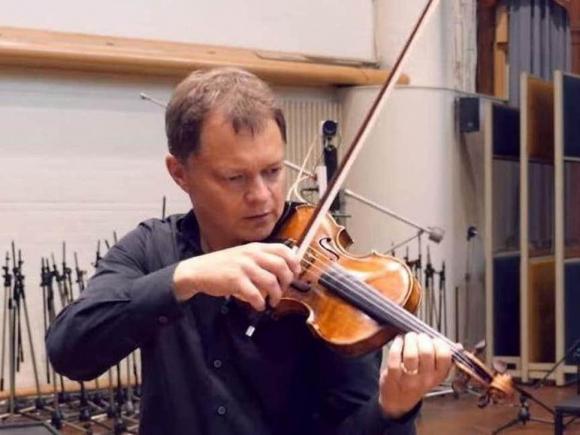 O vioară valoroasă uitată într-un tren din Londra a fost înapoiată proprietarului său