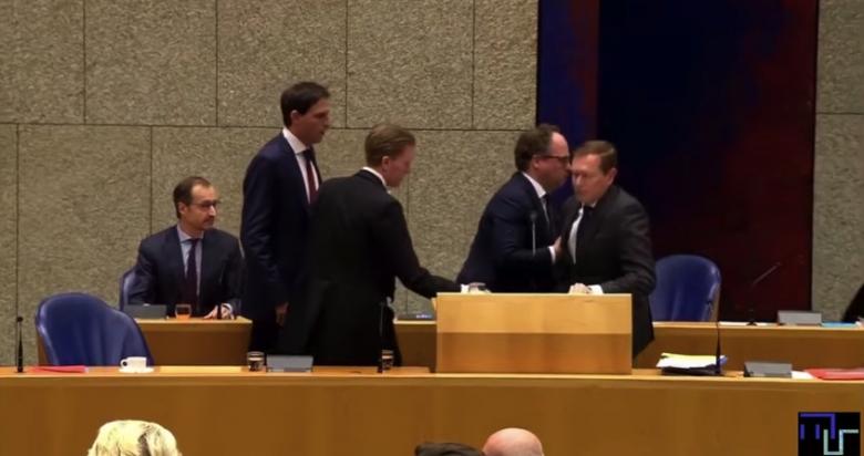 Momentul în care ministrul olandez al Sănătății se prăbușește, în Parlament, în timpul unei dezbateri despre coronavirus