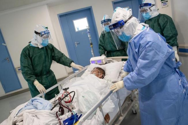 Ce arată autopsiile cadavrelor celor infectați: noul coronavirus rămâne în corpul pacienților, distrugând sistemul imunitar