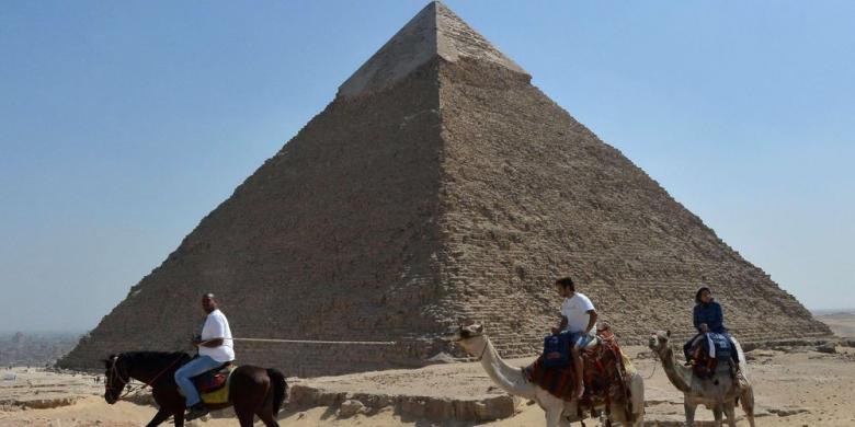 Marea Piramidă din Giza, iluminată, pentru a transmite un mesaj dedicat luptei contra noului coronavirus