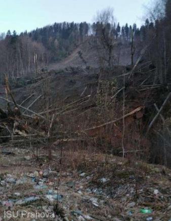 Alunecare masivă de teren pe Valea Prahovei: 150 de oameni evacuați