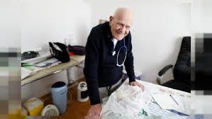 Medic francez de 98 de ani încă tratează pacienți