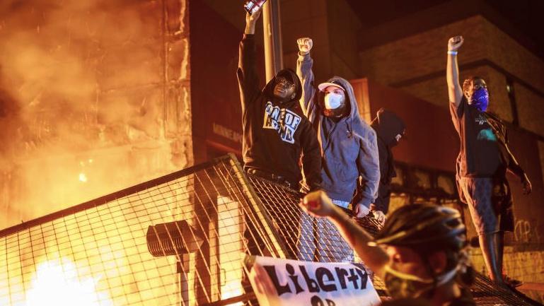 Haos în SUA. După Minneapolis, și în Louisville au loc manifestații violente: 7 persoane au fost împușcate la proteste