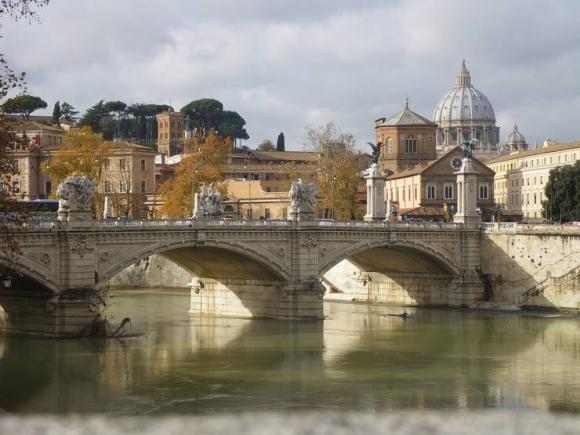 În lipsa turiștilor străini, italienii primesc până la 500 de euro ca să meargă în vacanță