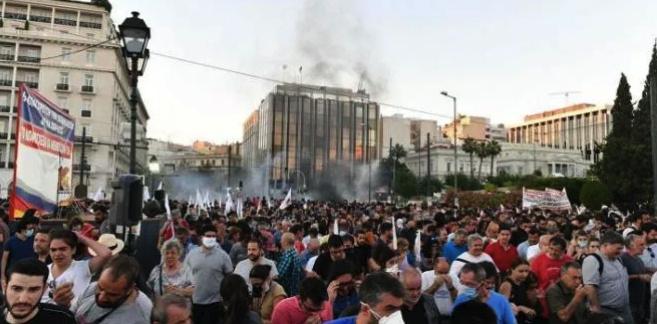 Ciocniri violente în fața Parlamentului de la Atena