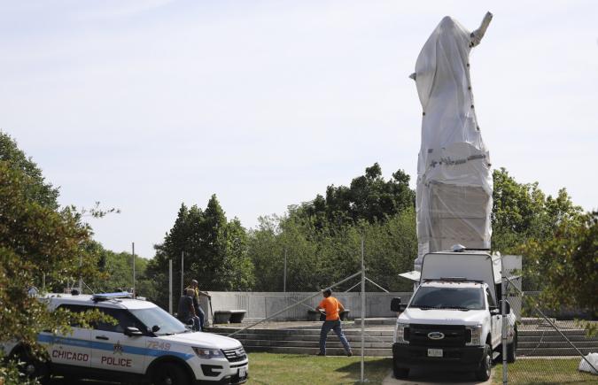 Două statui ale lui Cristofor Columb au fost înlăturate la Chicago, la cererea primăriei