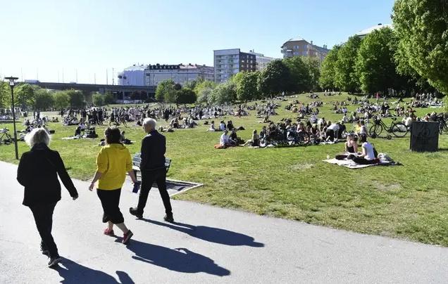 Suedezii sunt îndemnați să lucreze de acasă cel puțin până la sfârșitul anului