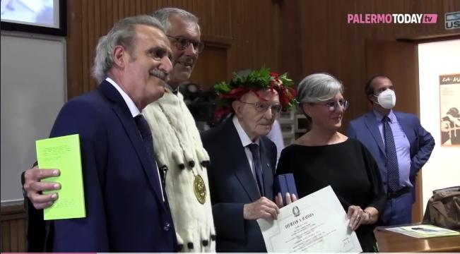El este cel mai bătrân absolvent universitar din Italia: 96 de ani. A crescut în timpul Marii crize și a luptat în al Doilea Război Mondial