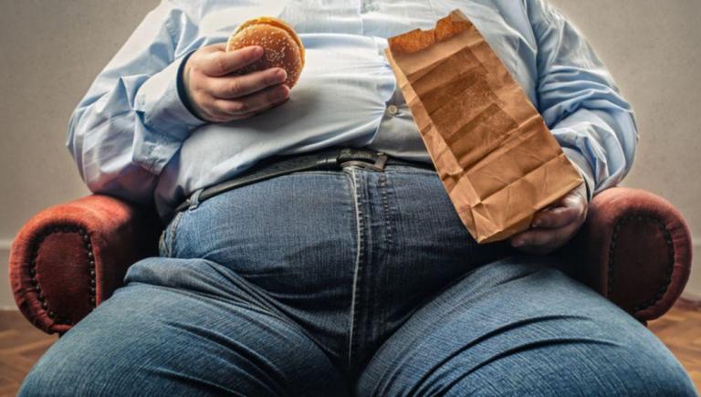 Studiu: Obezitatea alterează răspunsul sistemului imunitar împotriva Covid-19, crescând riscul unor forme severe ale bolii