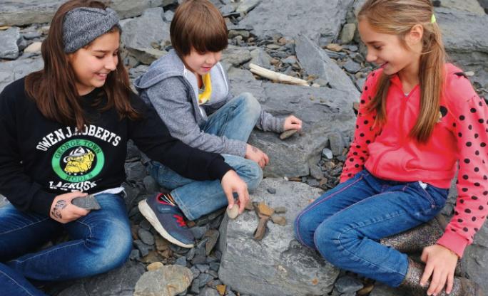 Descoperirea uriașă făcută de trei copii ruși care se jucau la malul mării