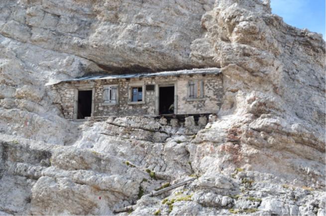 Misterul nedeslușit de 100 de ani al celei mai singuratice case din lume