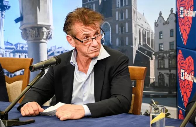 Sean Penn sprijină refugiații ucraineni din Polonia