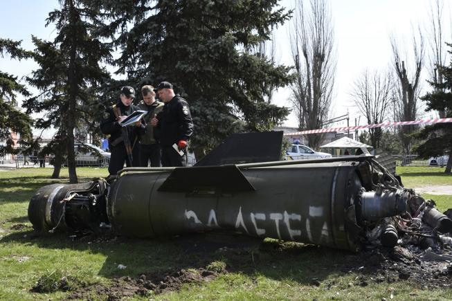 Racheta care a vizat gara Kramatorsk avea inscripționate cuvintele „pentru copiii noștri” în limba rusă