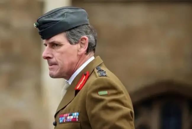 Occidentul ar trebui să accepte costul vieții mai mare pentru a "învinge Rusia", spune fostul șef al armatei britanice