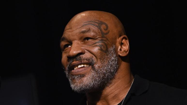 Mike Tyson lovește un pasager în timpul zborului