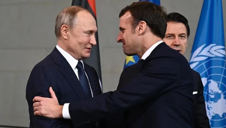 Vladimir Putin l-a felicitat pe Emmanuel Macron pentru realegerea sa şi i-a urat „succes şi multă sănătate”