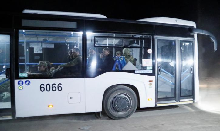 Ultimii luptători ucraineni din Azovstal au plecat din Mariupol în autobuze: "Garnizoana Mariupol și-a încheiat misiunea de luptă”