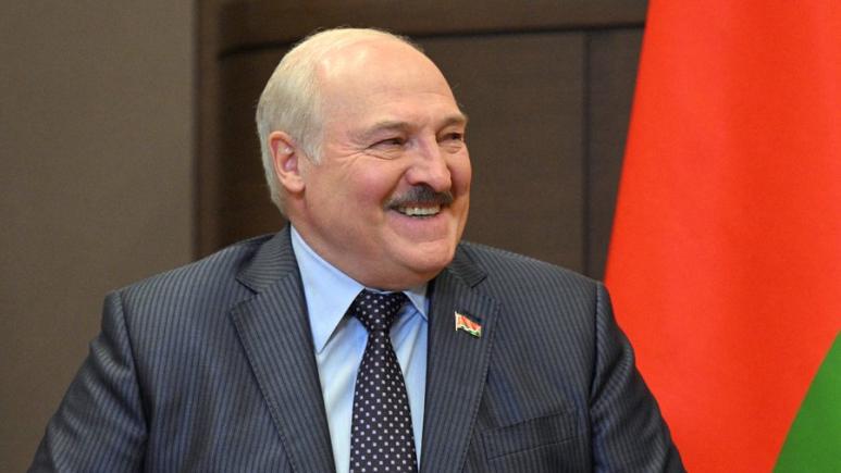 Președintele belarus se oferă să livreze americanilor lapte praf pentru bebeluși