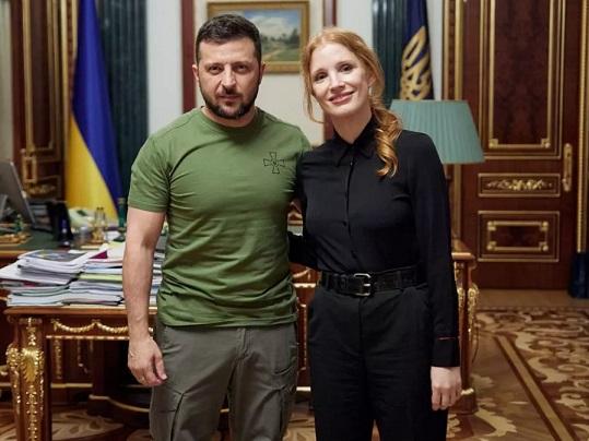 Vedeta de la Hollywood Jessica Chastain a fost primită la Kiev de Zelensky