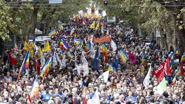 Roma: „Nu războiului. Nu trimiterii de arme": zeci de mii de italieni au manifestat pentru pace