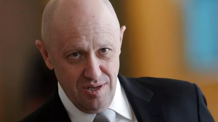 Ambițiosul Prigojin, șeful grupului „Wagner”, iese din umbră: „Vrea să devină regele Donbassului”