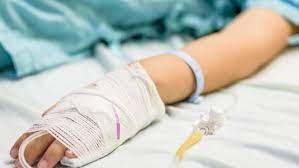 O familie riscă să piardă tutela copilului deoarece refuză transfuzia de sânge ”contaminat” cu vaccinul împotriva COVID-19