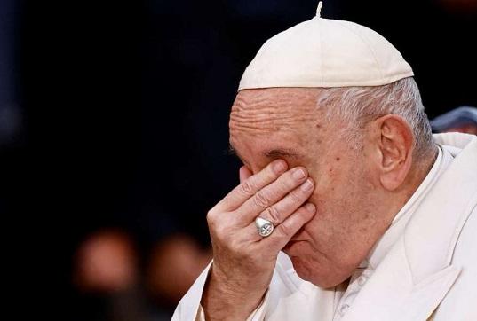 Papa Francisc în lacrimi în timp ce evocă Ucraina „martirizată”