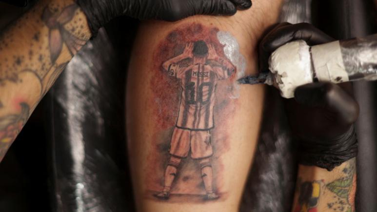 Artiștii tatuatori sunt suprasolicitați de valul nou de clienți. Tributul adus lui Messi