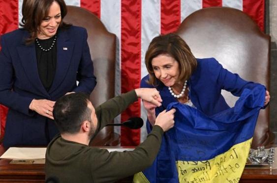 Un prezentator american critică ținuta lui Zelensky după vizita la Washington: „îmbrăcat ca un manager al unui club de striptease care cere bani”
