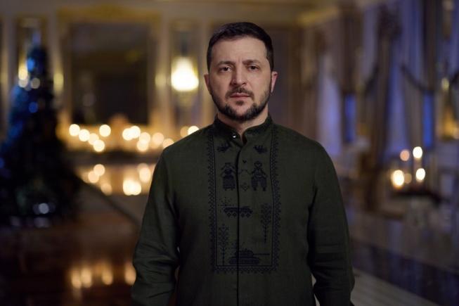 „Familia noastră este mai unită ca niciodată”: urările de Crăciun ale lui Zelensky îmbrăcat în cămașă tradițională