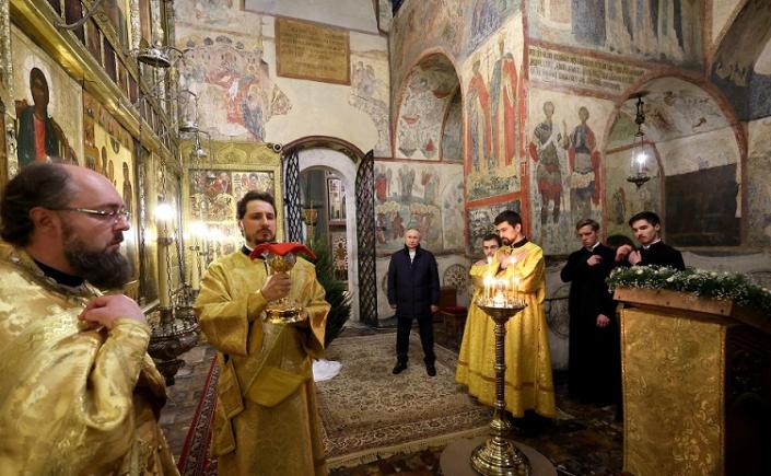 Putin a participat singur la o slujbă ortodoxă de Crăciun într-o biserică de la Kremlin