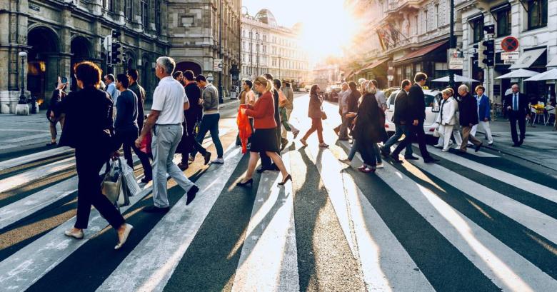 În România sunt mai multe femei măritate decât bărbați căsătoriți