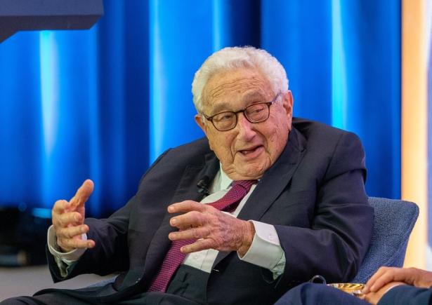 „Aderarea a Ucrainei la NATO ar fi un rezultat adecvat”, spune Henry Kissinger