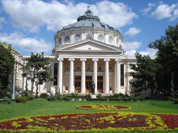  Parcul din fața Ateneului Român ar putea fi denumit ”Grădina Mariana Nicolesco”