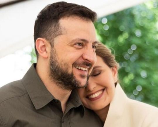 Zelensky împlinește 45 de ani. Soția: „Sper că poți să zâmbești din nou”