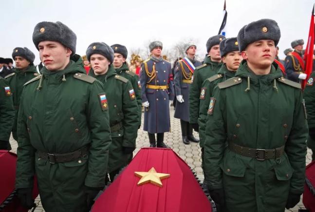 Rusia sărbătorește 80 de ani de la victoria de la Stalingrad, în plină ofensivă în Ucraina