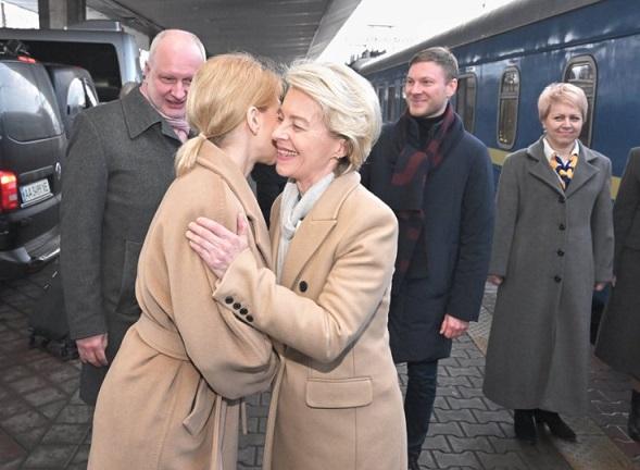 Ursula von der Leyen a sosit la Kiev: "UE sprijină Ucraina mai puternic decât oricând"