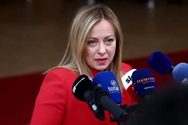 Meloni consideră invitația lui Macron către Zelensky „nepotrivită”: o încălcare a „unității” europene